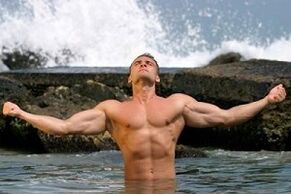 homem forte aumentou naturalmente a potência